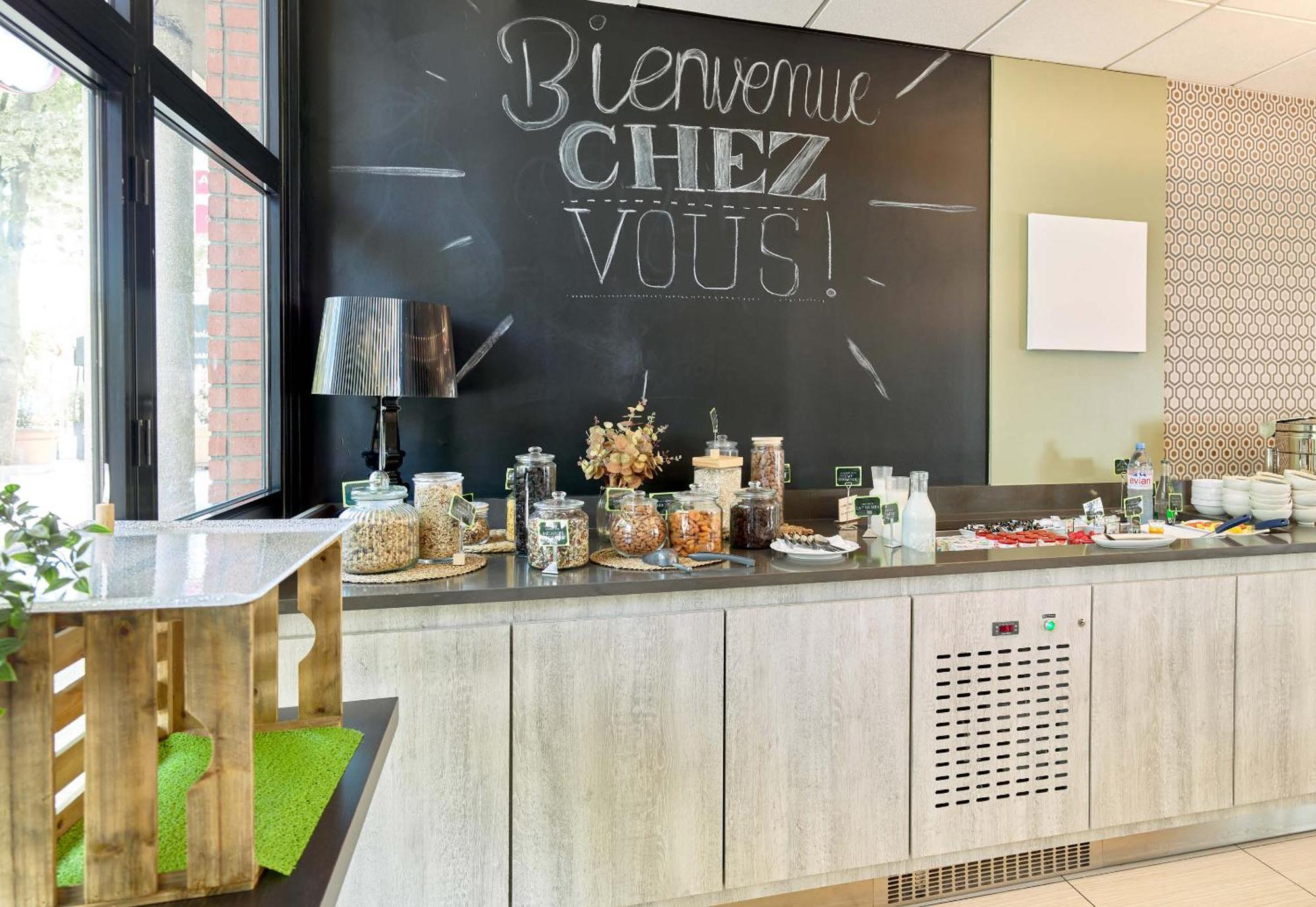 B&B Hotel Saint-Quentin-En-Yvelines Centre Gare 4 Etoiles Montigny-le-Bretonneux Exterior photo